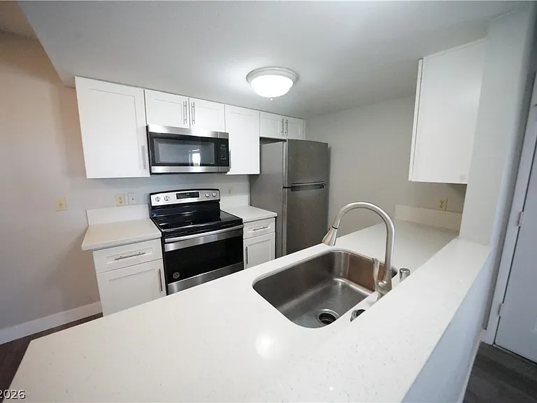 601 Cabrillo Cir #103 — Photo 10