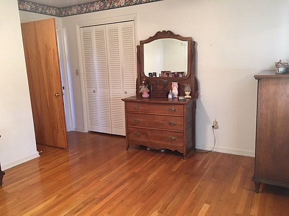 5th image of 170 Charlotte Ann Dr