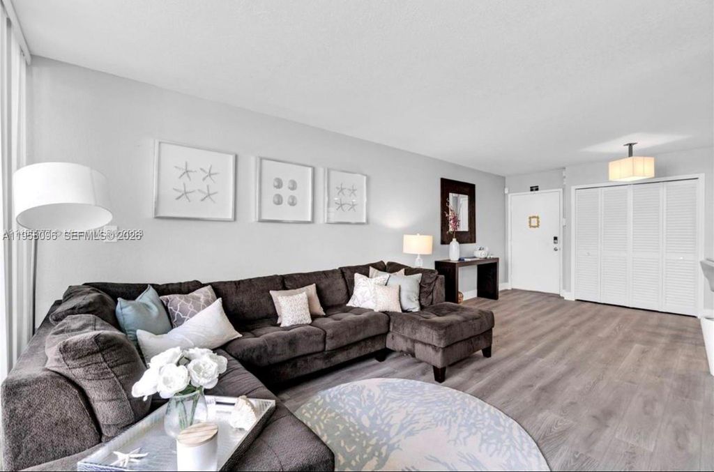 830 NW 87th Ave APT 303, Miami, FL - View 4