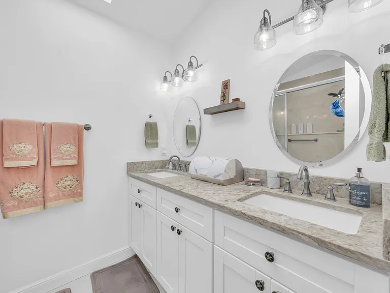 2735 SW Mariposa Cir — Photo 9