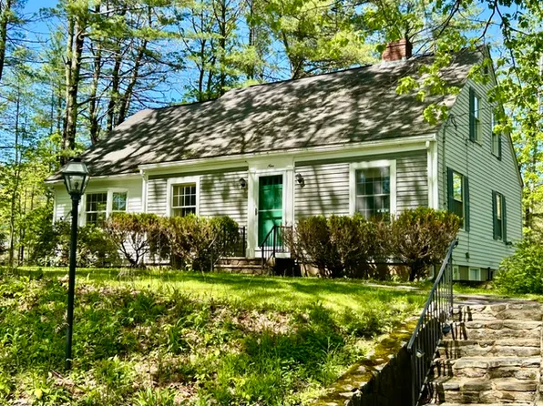 9 Church St, Falmouth, ME 04105