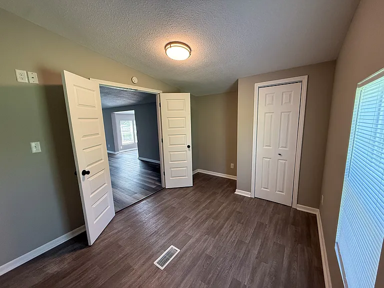 5693 E US Highway 40 — Photo 21