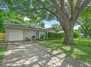 2417 S Fielder Rd, Arlington, TX 76015