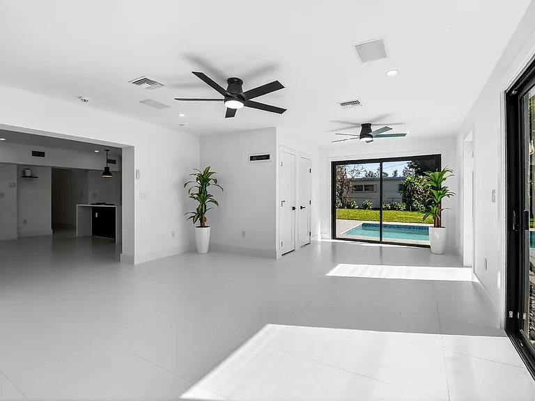 1410 Beta Ct N — Photo 36