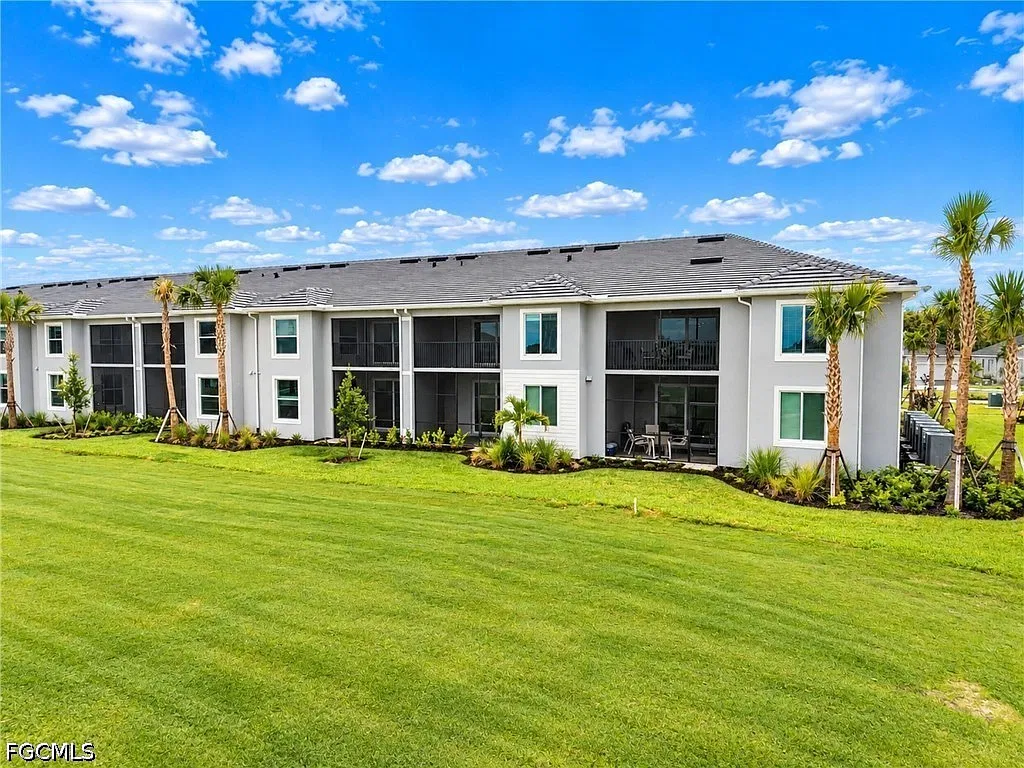 2 bed, 2.0 bath, 1569 sqft, $5,500 — Photo 4