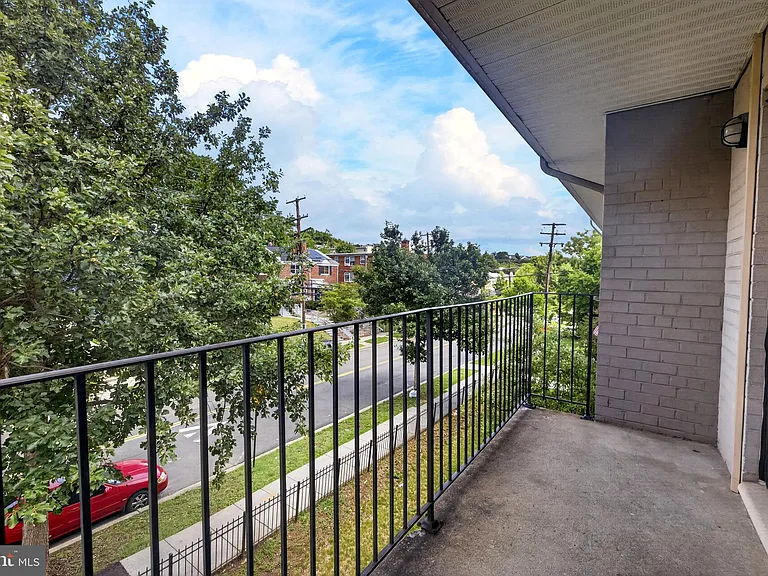 625 Chesapeake St SE #301 — Photo 6
