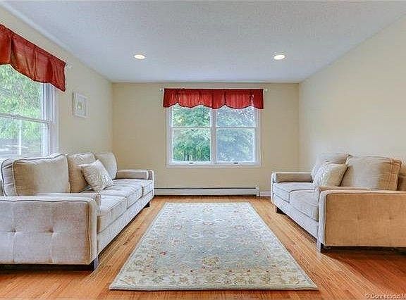 3rd image of 4 Flanders Rd #1