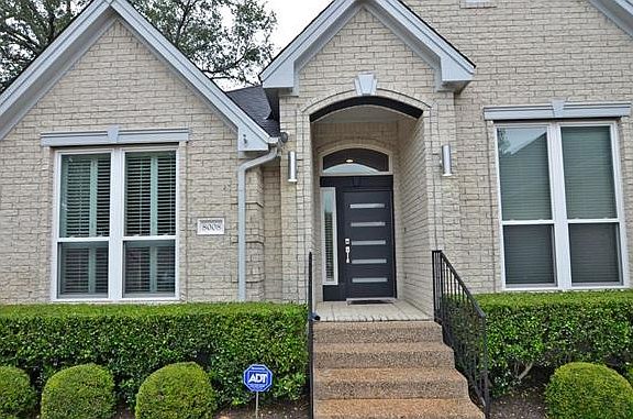 4th image of 8008 Bottlebrush Dr