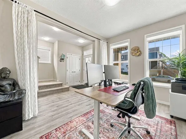 35 E Heritage Rise, Cochrane, AB T4C 2R5
