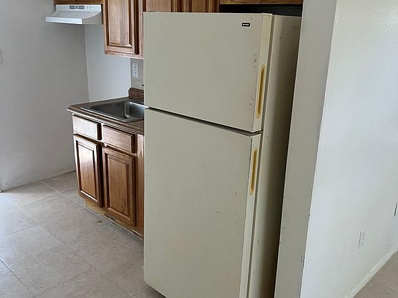2nd image of 1211 E Holland Ave APT B