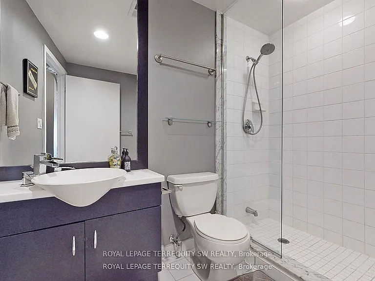 700 King St W #1101 — Photo 15