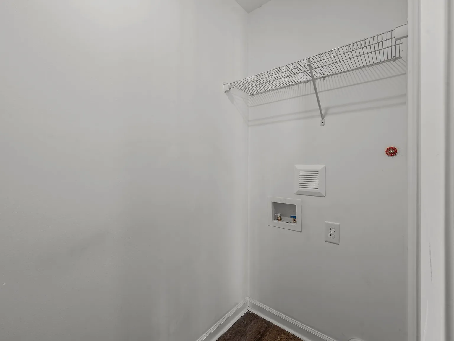 2 bed, 2.5 bath, 1026 sqft, $1,200 — Photo 4