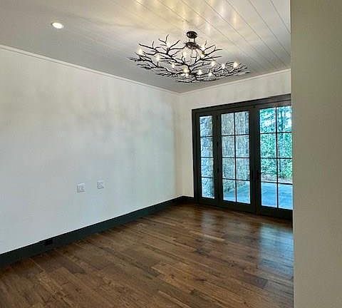 5th image of 176 Runner Oak Lane
