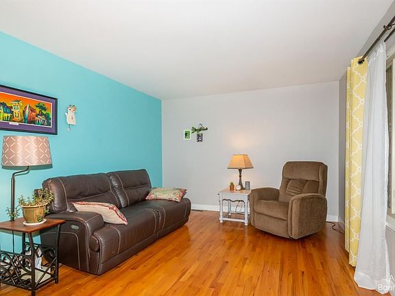 2nd image of 640 Center Dr