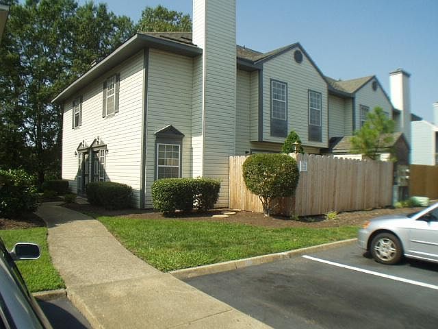 1st image of 272 Ferdinand Cir #272