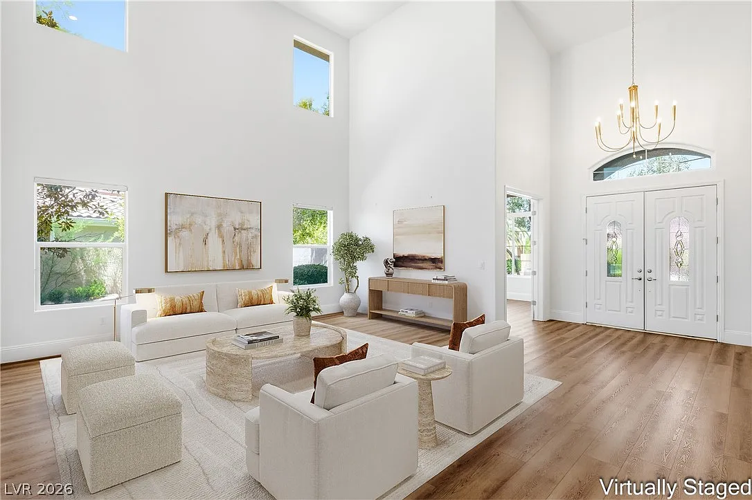 4 bed, 4.5 bath, 4492 sqft, $9,500 — Photo 3
