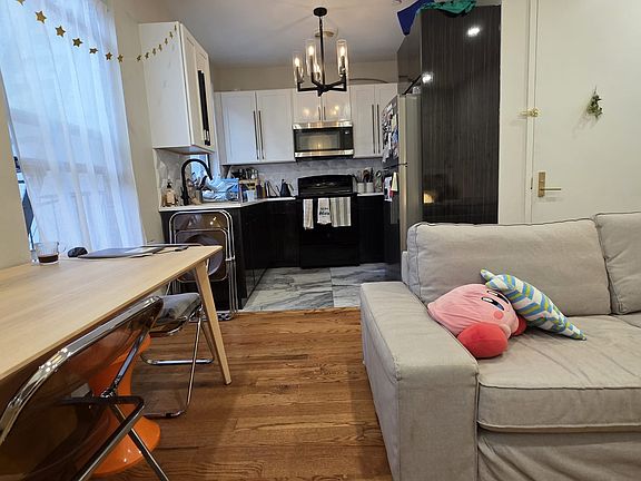 2nd image of 521 Willoughby Ave #3B