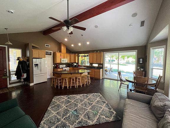 Living room/Kitchen area
