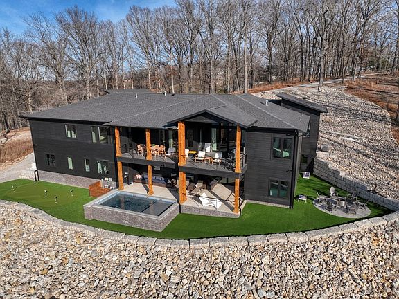 3rd image of 18 The Pointe Dr