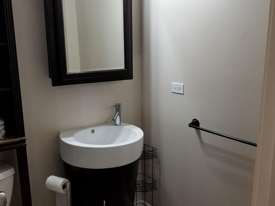 1st image of 300 W Fullerton Ave APT 113