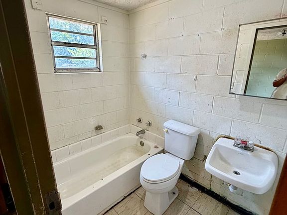 3rd image of 258 E Columbia Ave #4