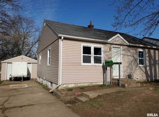 2468 S 14th St, Clinton, IA 52732