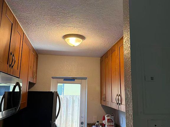 5th image of 2643 8th Ave #5