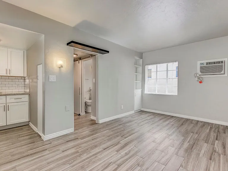 635 N 4th Ave — Photo 3
