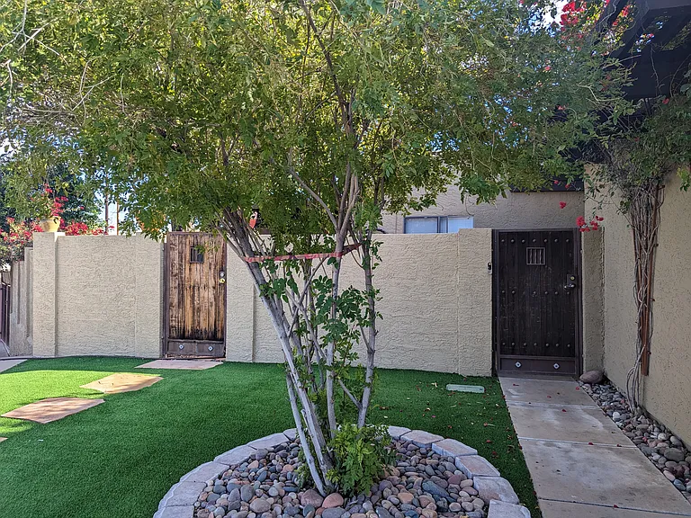 1251 E Bluebell Ln — Photo 2