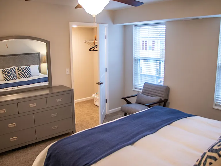 Latham Apartments — Photo 37