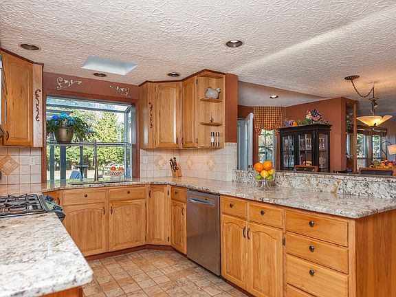 3rd image of 16306 NE 183rd St