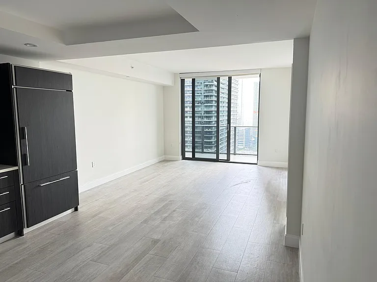45 SW 9th St #3403 — Photo 28