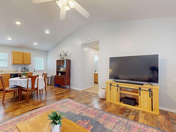3rd image of 4448 Tynemouth Dr