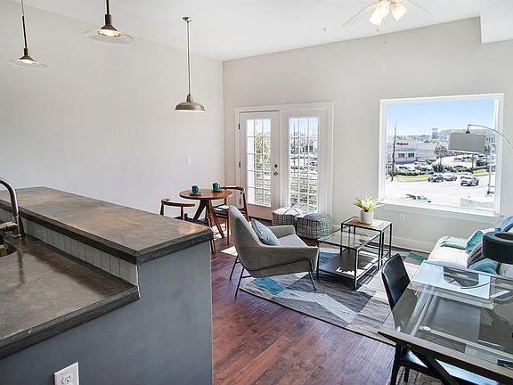 2nd image of 1011 Studemont St Ste 201