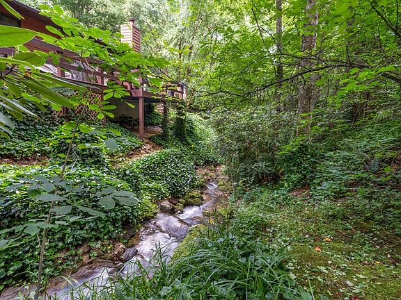 2nd image of 925 Creekside Dr