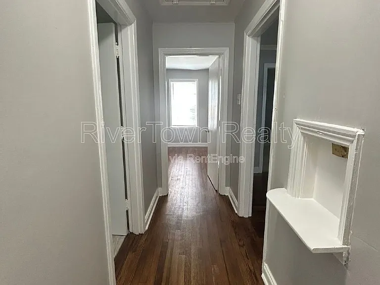 1070 E Walthal Cir — Photo 6