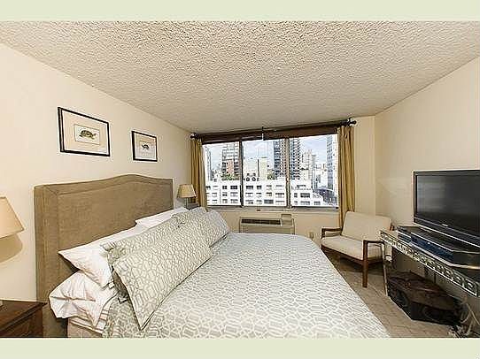 3rd image of 353 E 72nd St APT 14A