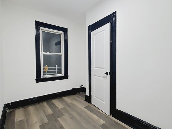 4th image of 164 Cator Ave #2