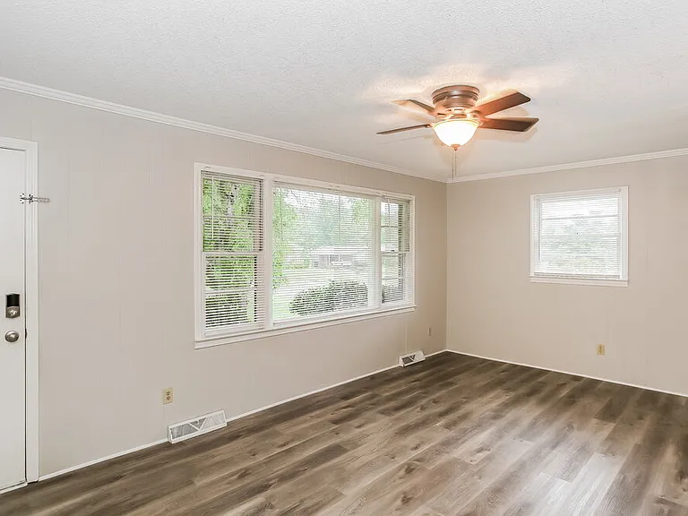 125 Pinevale Dr — Photo 4