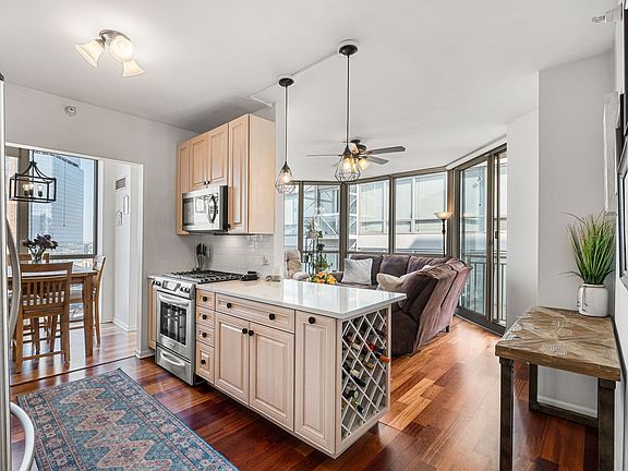 3rd image of 645 N Kingsbury St APT 2201