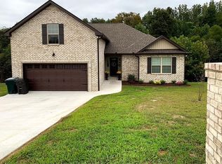 425 Robins Trl, Westmoreland, TN 37186