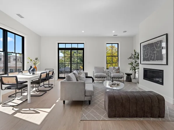 224 W 9th St #Penthouse 6, Boston, MA 02127