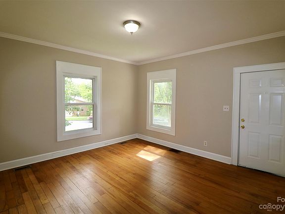 4th image of 241 Summit Ave