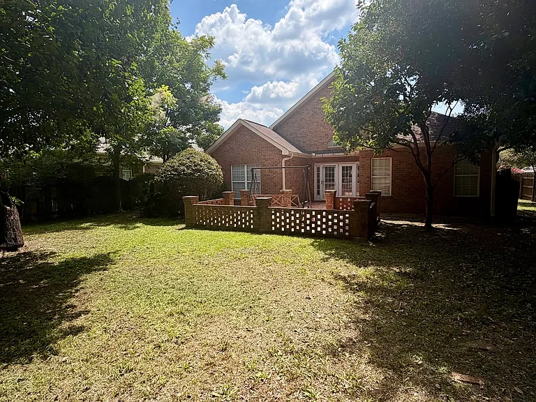 213 Carrington Ln — Photo 48