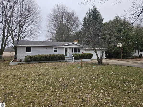3245 S Isabella Rd, Mount Pleasant, MI 48858