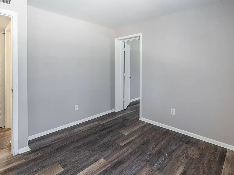 Pickwick Farms Apartments — Photo 17