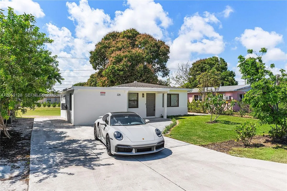 3 bed, 1.0 bath, 1078 sqft, $3,100 — Photo 1