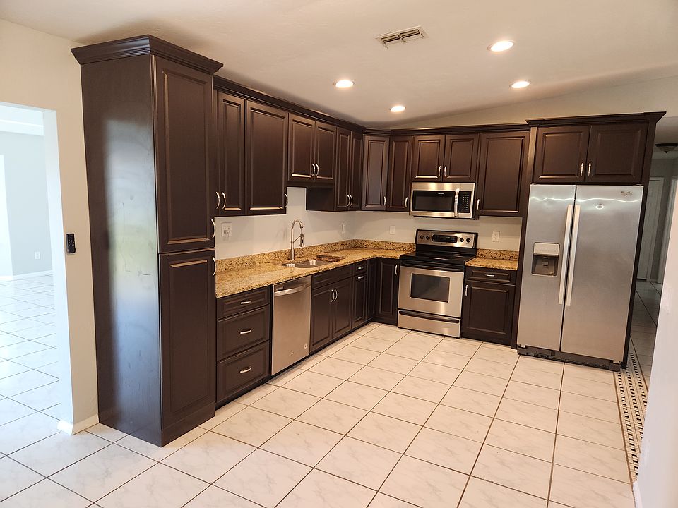 1st image of 408 SE 16th St