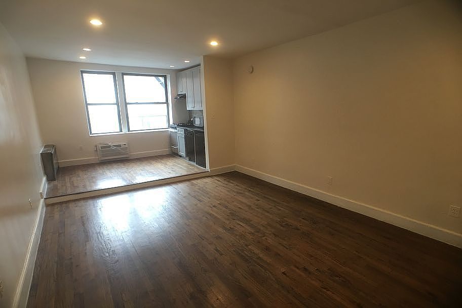 1st image of 422 E 14th St APT 4A