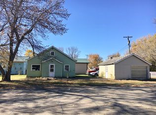 215 11th Ave SE, Devils Lake, ND 58301